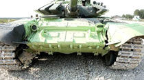 俄罗斯T-72B3坦克撞墙之后 车体惨不忍睹