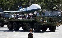 无人机技术尚不成熟，大阅兵不能编队，只能拖着走