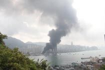 香港维多利亚港发生大火 现场传出爆炸声