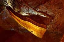 十种奇妙洞穴结构：像培根肉一样的神秘洞岩