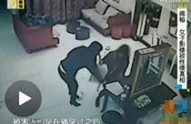 女子拍写真遭摄影师性侵 摄影师手伸进其内裤
