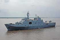 我军又一艘两万吨级巨舰海试 外媒罕见盛赞