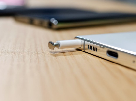 安卓机皇差距：三星Note10与华为Mate20x之争