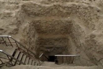 现实中的九层妖塔竟有两座?一座在青海，一座在葡萄牙