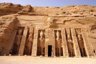 埃及第一神庙雕像群 阿布辛贝神庙奇观