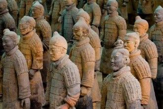 秦始皇陵活人俑 活人殉葬均为女性