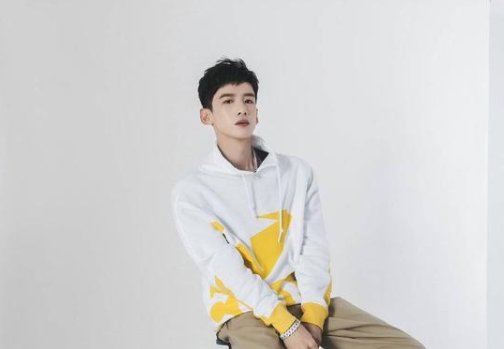 白敬亭代言 “匡威” 简直帅爆了！​