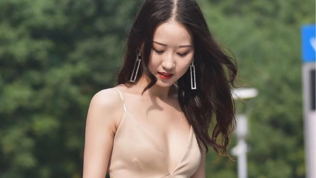 小姐姐这腿型不仅漂亮，还相当紧致啊