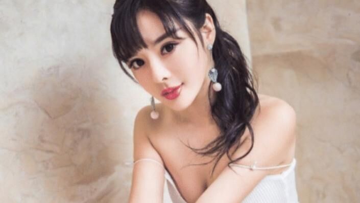 因不满公司安排而被雪藏，国产嫩模也不好当啊！