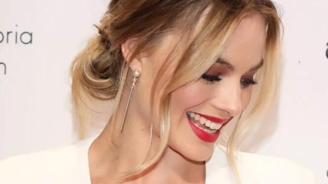 莱昂纳多和威尔&middot;史密斯相继沦陷，90年出生的她究竟有何魅力？