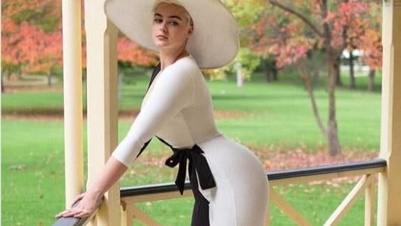 梦露？澳洲超模竟像极玛丽莲・梦露！网友：这是放大版的