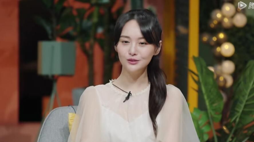 郑爽好事将近？小胳膊小腿的她竟然准备生三个孩子！男友张恒反应抢镜