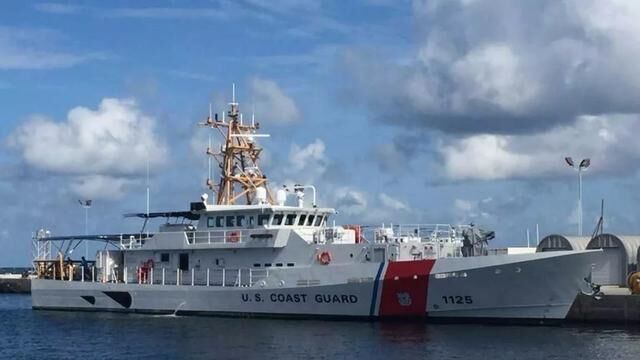 一艘军舰秘密逼近美沿海，关闭导航灯屏蔽所有呼号，白宫这下慌了