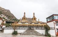 西藏长在绝壁上寺庙，108处闭关修行洞穴，松赞干布曾在这儿苦修