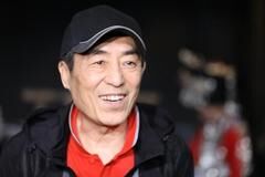 69岁张艺谋娇妻曝光！38岁肤白貌美不输女星，和儿女同框更像姐姐