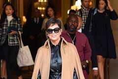 63岁卡戴珊妈妈和38岁黑人男友又高调了！皮衣搭斗篷霸气不输金姐