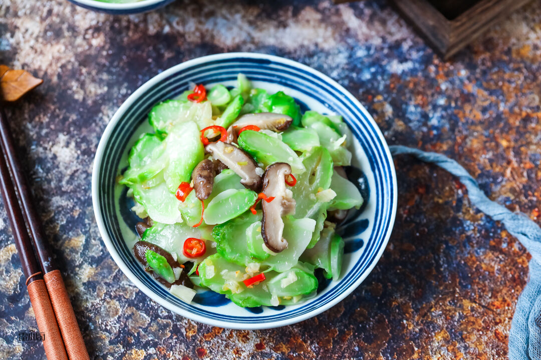 很多人不认识这食材，7块钱买一颗，开水烫一烫，爽口又开胃