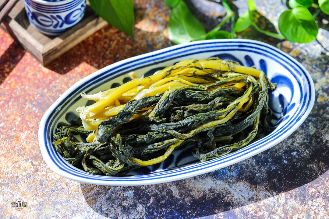 腌了一坛雪菜，家人都说好吃，又腌了一坛，做法一看就会，零失败