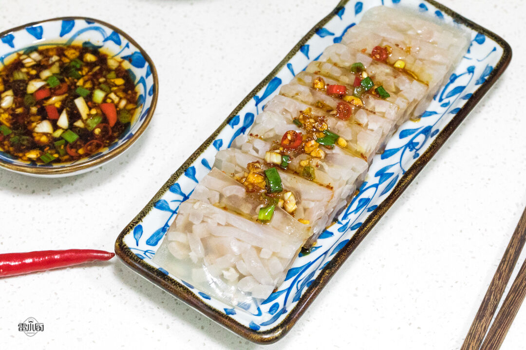 在家做皮冻，只要做对1个关键步骤，皮冻晶莹剔透，比吃果冻还Q弹