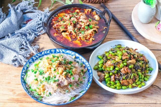 昨晚上弄了3个菜，两人吃了1锅饭，老公说：这样吃下去会胖成球