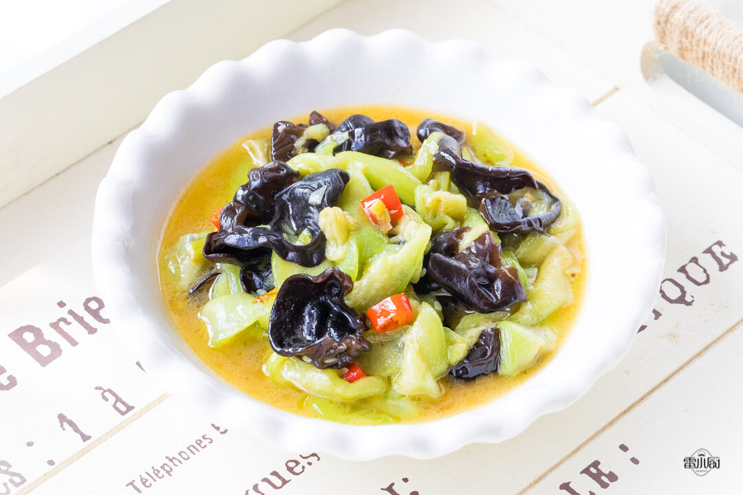 丝瓜还是这样烧最好吃，用来拌饭真香，连汤都不剩