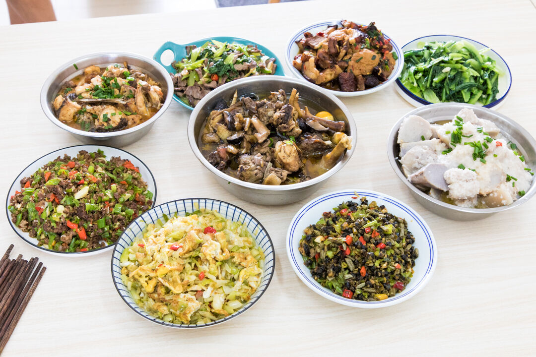中秋节家人团聚，妈妈做了9个地道家乡菜，掏钱也买不到的味道