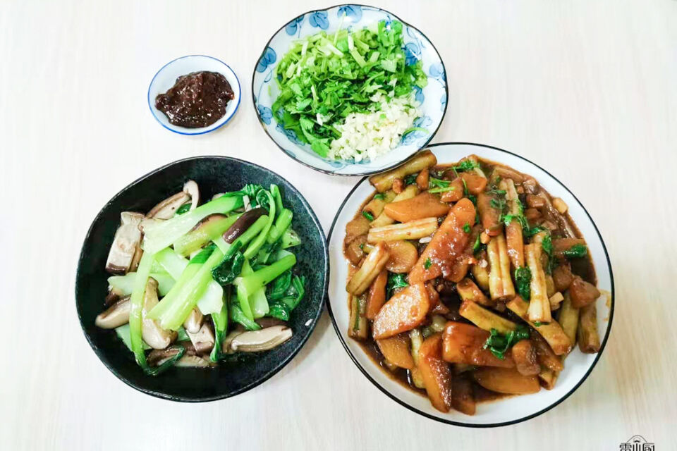 晒下我给老公做的晚餐，天天3个菜，天天不重样，天天都吃光盘