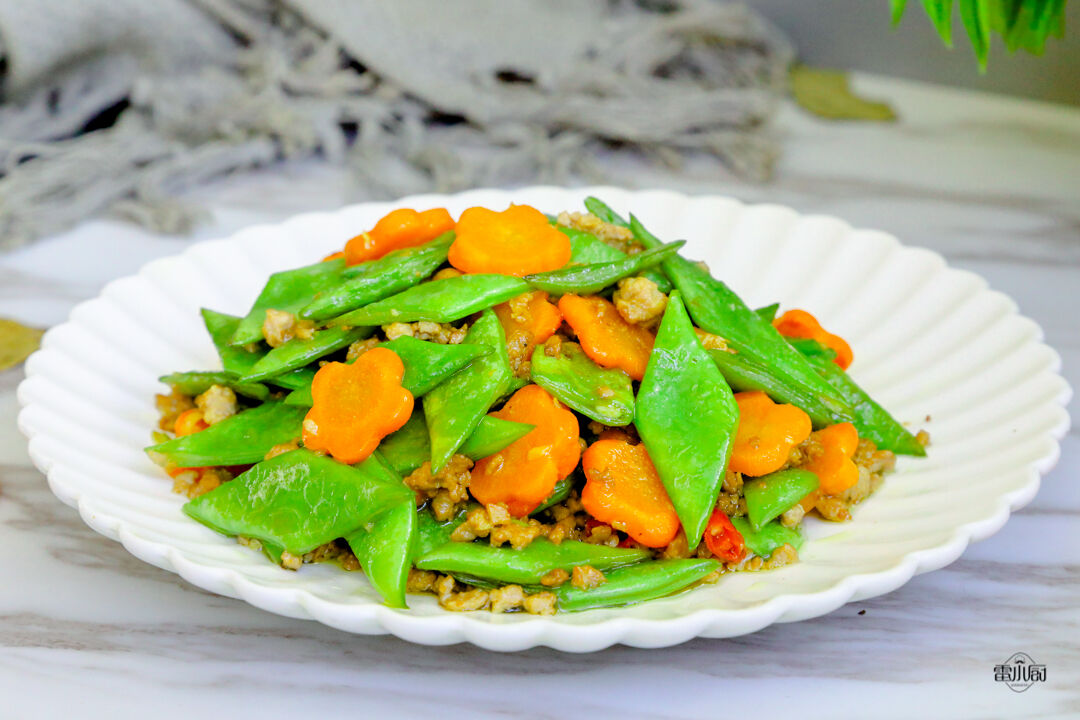 进入8月，我家每天都在吃这菜，简单炒炒特香，10块钱一斤贵也吃