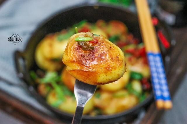 这个季节最好吃的土豆做法，隔几天就做一次，每次都吃个精光