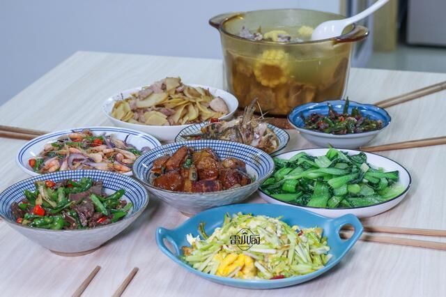 周末家人团聚，妈妈做了7个菜， 家的味道，一个个都吃嗨了！
