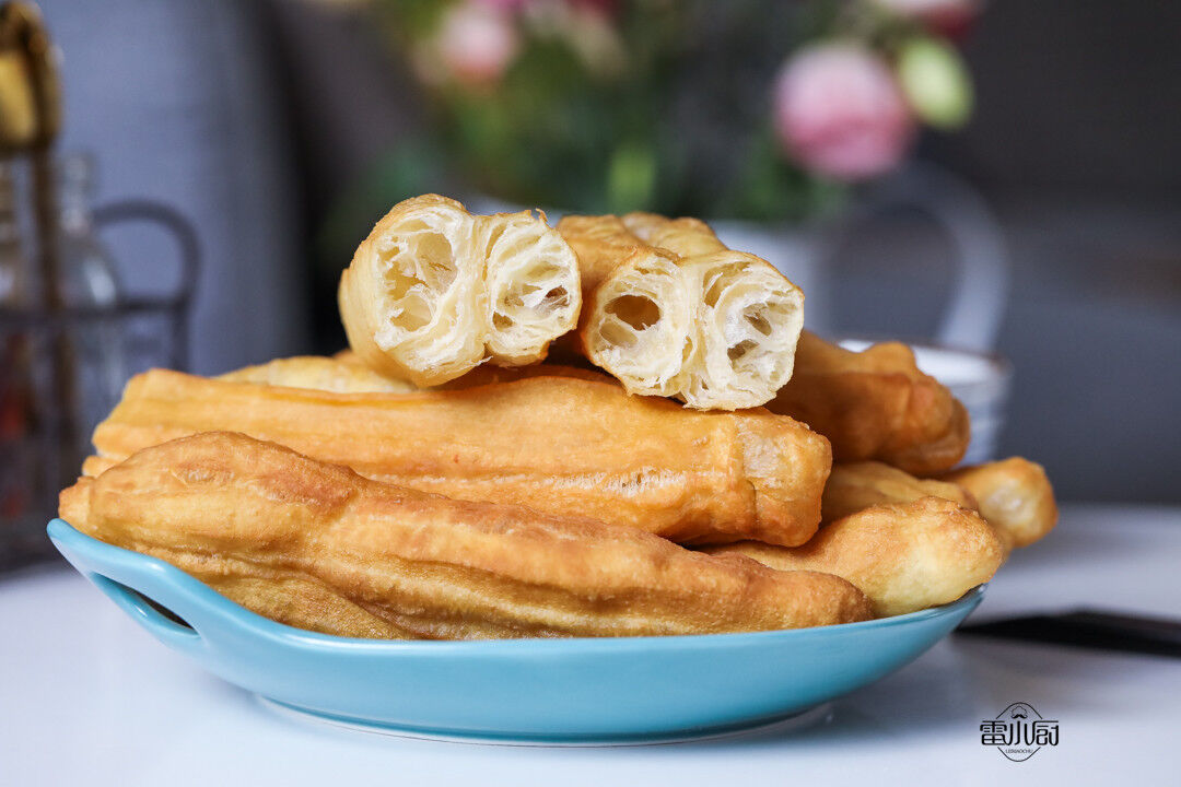 油条别再买了，做法比包子馒头都简单，不用二次发酵，蓬松又酥脆