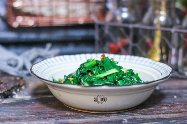 春天不吃这菜就太亏了，焯个水拌一拌特香，正当季要多吃！