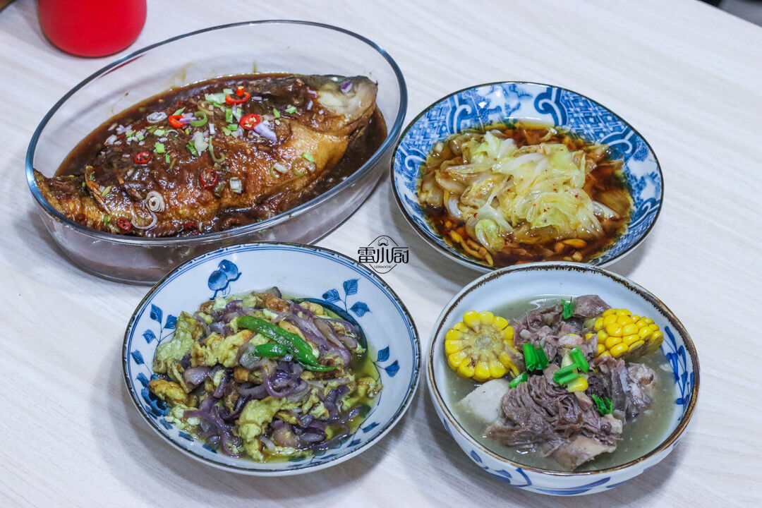 两个人的家常便饭，两荤两素，简单的家常菜，合胃口！