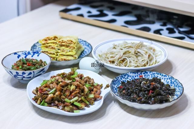 周末家常饭菜，花钱不多，搭配得当，老公说：这老婆会过日子