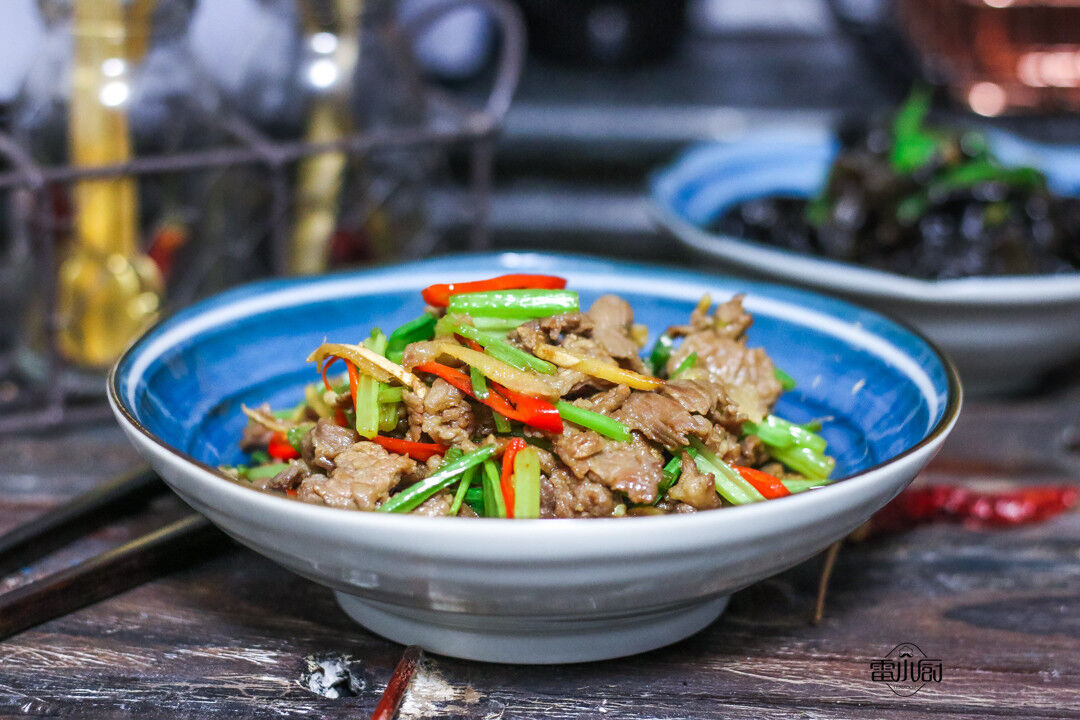 这菜40块钱一斤，有条件要多给孩子吃，个子长得高，身体更健壮！