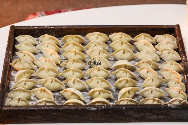婆婆回北方之前，辛辛苦苦的给我们包了300只水饺，满满的爱！