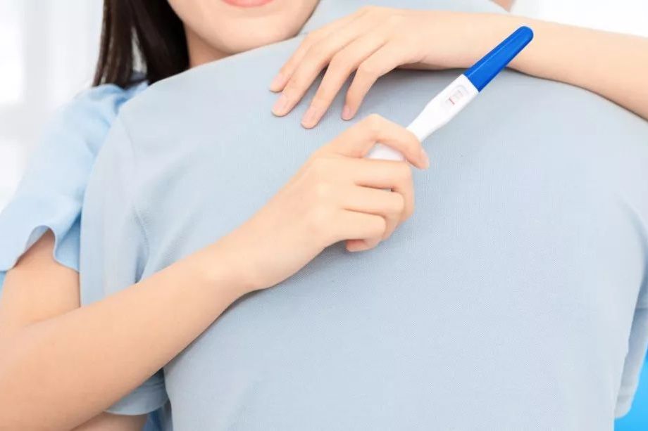 封闭抗体阴性需要治疗吗？