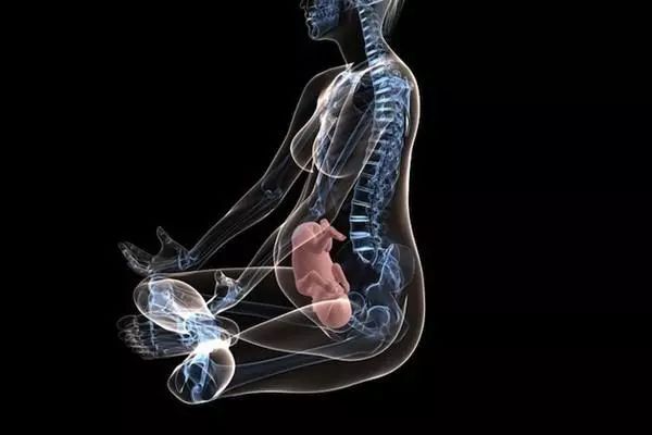 胎盘位置低，胎儿横在肚子里，怎么办呢？