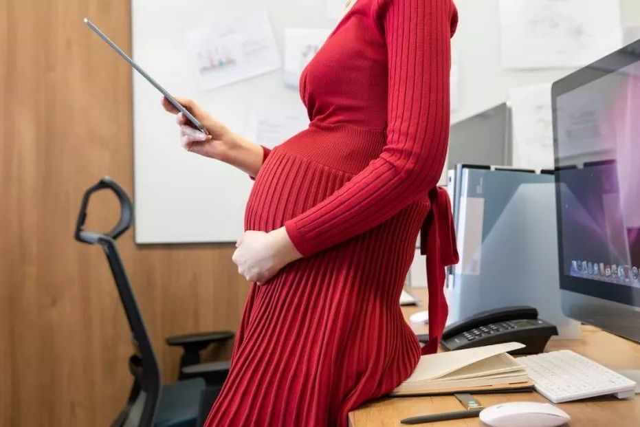 调皮的宝宝会让你的小肚子不舒服