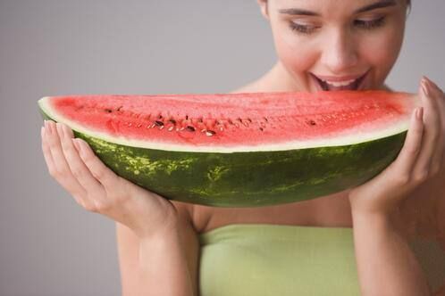 孕妈怎样吃西瓜和葡萄