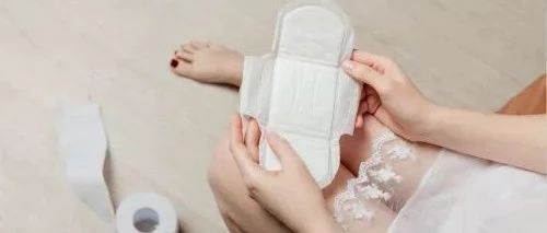 喂奶时来月经了，奶水有毒吗？