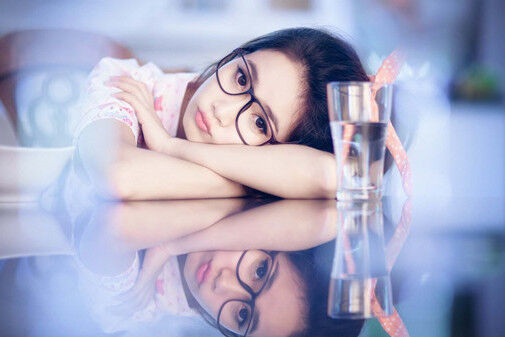 青年时期穷困，中晚年财运越来越好的八字