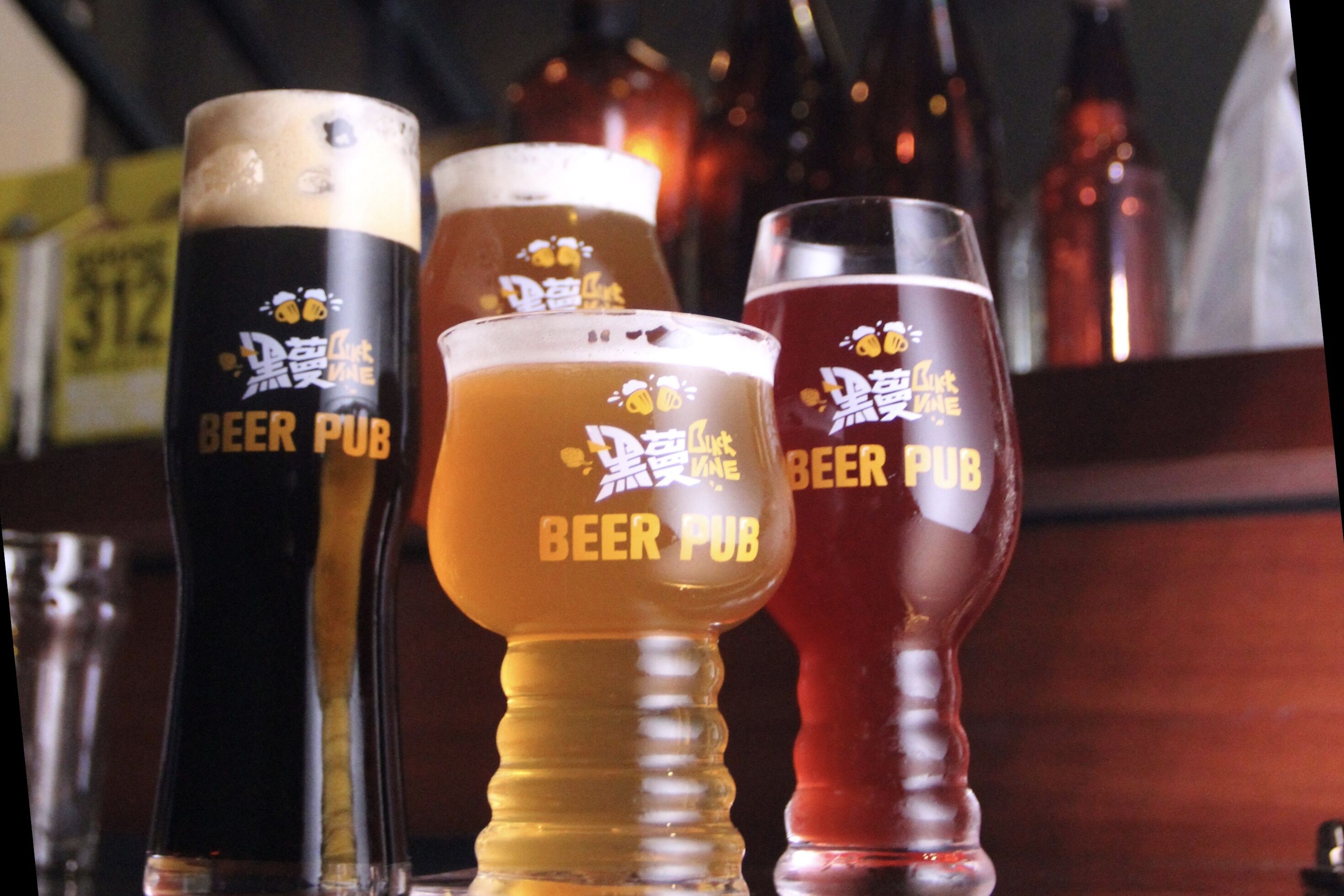 去黑蔓精酿小酒馆喝两杯，放松一下心情