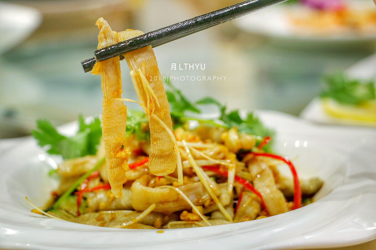 中山路上这间海鲜餐厅，每次来必点拌沙虫