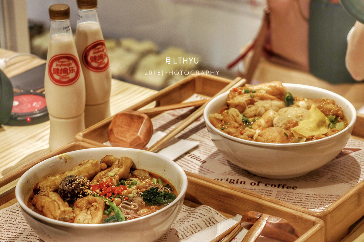 麻辣烫吃出新花样，不但有麻辣味的、番茄味的，居然还有干拌的