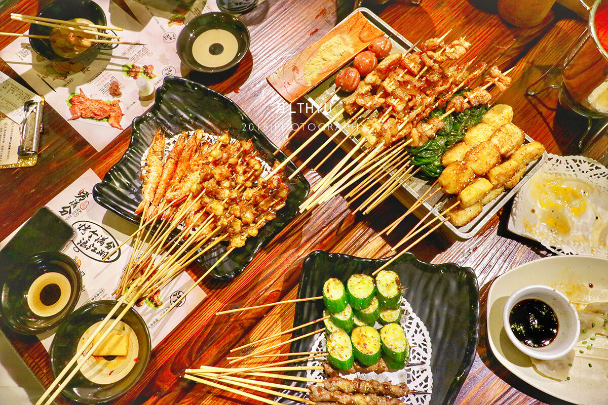 好似在古代的江湖餐厅，吃着烤肉，喝着大碗酒