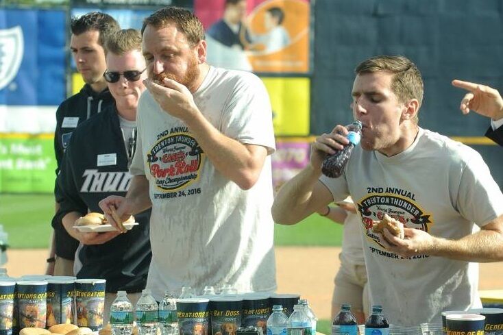 “大胃王”比赛已致多人窒息死亡！何苦自残