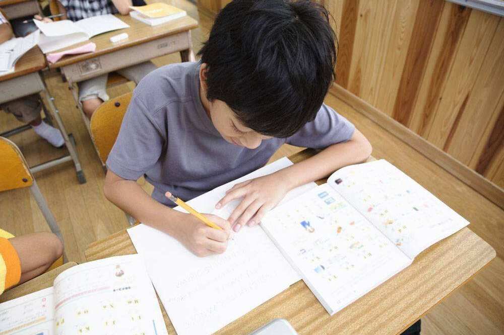 PNAS：爱动脑筋的小孩不容易长胖