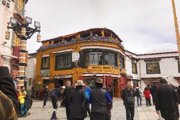 相传当年与情人幽会的地方，如今成为了西藏的网红打卡地