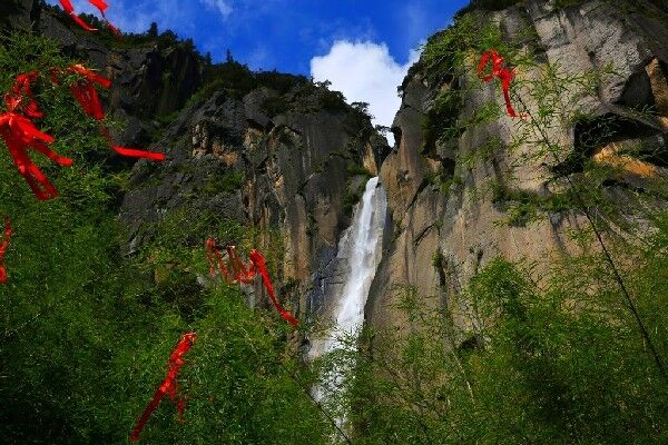 西藏这处景区，里面几乎都是天然形成的抽象化景观